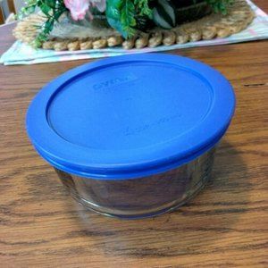 Pyrex 4 Cup-950 mL Glass Round Storage Container with Blue Lid  7201